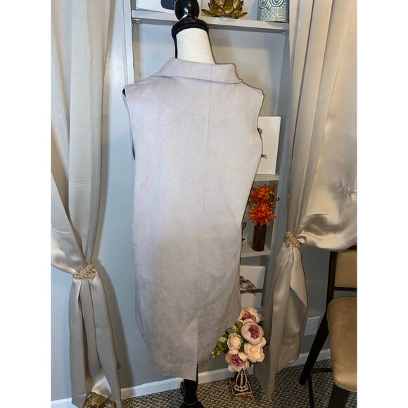 HYFVE NWT size Medium Open Sleeveless Gray Layer Piece with Pockets Faux Suede - Picture 6 of 12